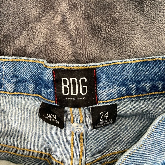 BDG Mom High-rise Denim Jean Shorts - Picture 2 of 3